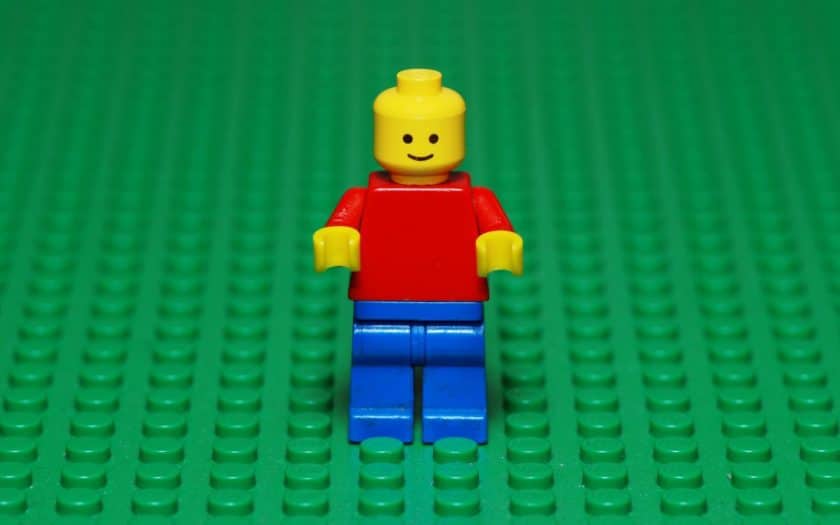Lego på brett. Hvordan oppbevare lego på best mulig måte? FOTO