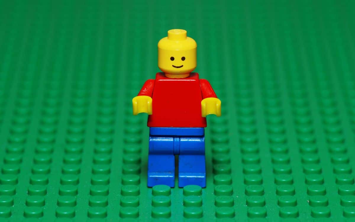 Lego på brett. Hvordan oppbevare lego på best mulig måte? FOTO