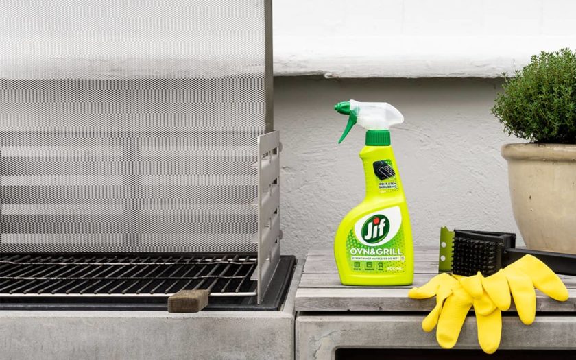 Grill vaskes med Jif Ovn & Grill.