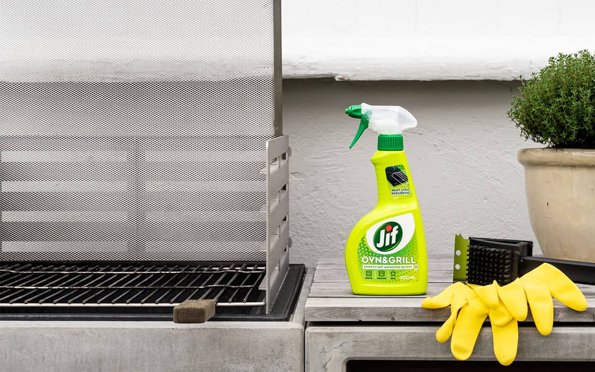 Grill vaskes med Jif Ovn & Grill.